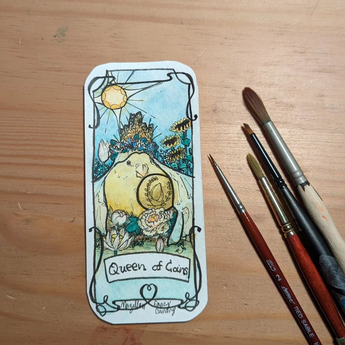 Parrottarot's tweet photo. She's at peace, surrounded by her wealth (in plants and snacks). A kind queen who holds her riches- but not tightly. She gazes into her coin, thankful for all that she's learnt along the way...

#parrottarot #suitofpentaclestarot https://t.co/VxvegdnDVI