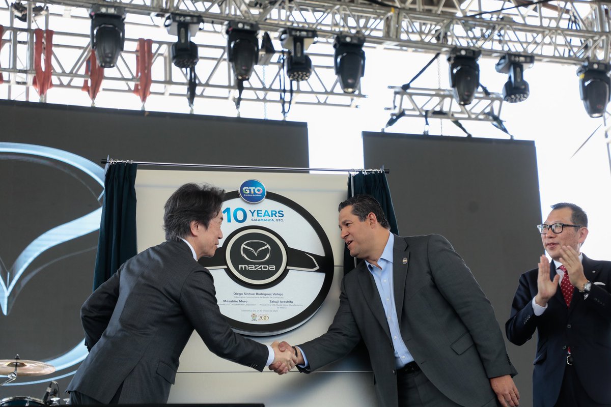 diegosinhue's tweet photo. Muchas felicidades a @MazdaOficial por sus 10 años en #Guanajuato. 
Su llegada significó la consolidación del clúster automotriz más dinámico de América Latina y el inicio de una relación de amistad, de respeto y de unión con el pueblo de Hiroshima.
 
Nuestro agradecimiento a los directivos de Mazda y a su amplia red de proveedores, por su confianza en nuestro estado.
 
¡Sigamos unidos construyendo esta historia exitosa!
