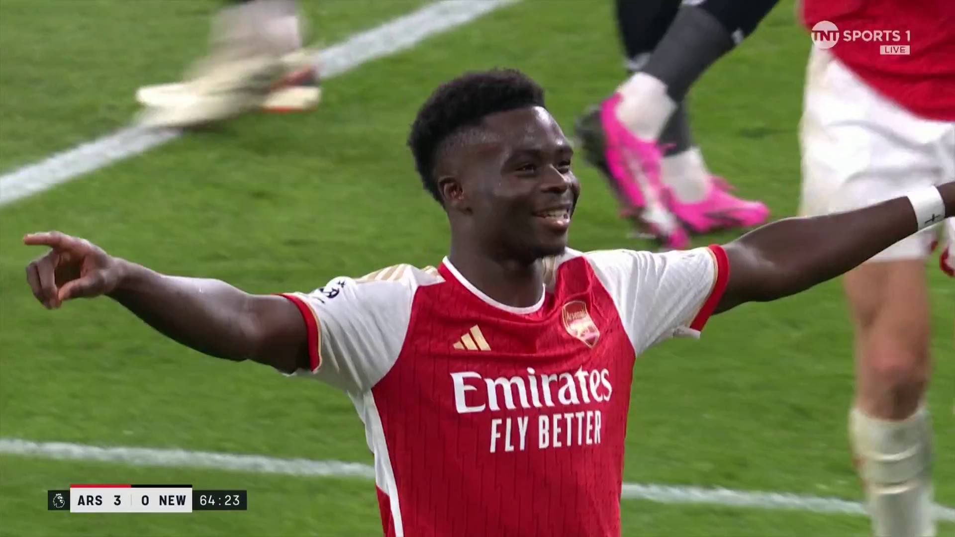 Saka makes it 3-0 for Arsenal against Newcastle