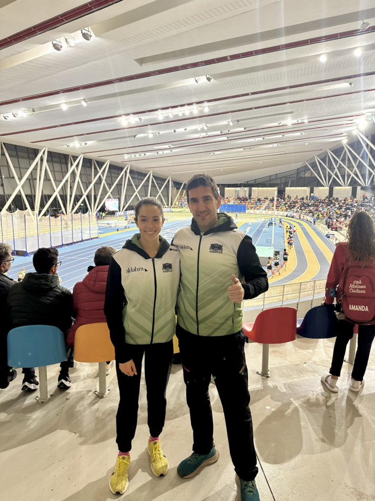 Carla, 5a de España sub18 de 3000m en PC, con marca personal de 10:06,84 👏🏻👏🏻 y luchando hasta el final por la medalla de 🥉en una carrera muy inteligente. Muy orgulloso de ella. Seguimos 🤜🏻🤛🏻, aire libre será muy emocionante. #espiteam #atletismo #lleida @lleidaua