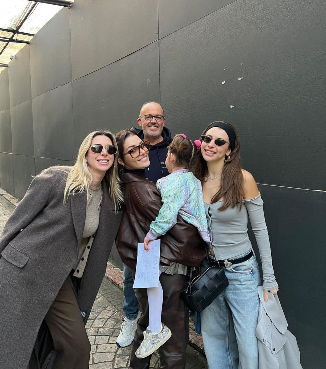 Mariaiyy_'s tweet photo. Soon Mavi will be bigger than her aunt and mother hahaha 🥹❤️ 
#HandeErcel #GamzeErcel  #handemiyy https://t.co/980iXfXSiT