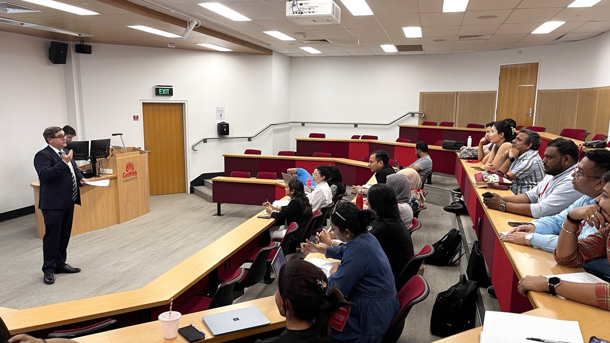 Participants of @AustraliaAwards Accessing #ClimateFinance #ShortCourse were joined by Lachlan Whitta from Queensland Treasury & James Brown from the Queensland Treasury Corporation at @Griffith_Uni Southbank Thursday for an enlightening presentation on finance responses & risks.