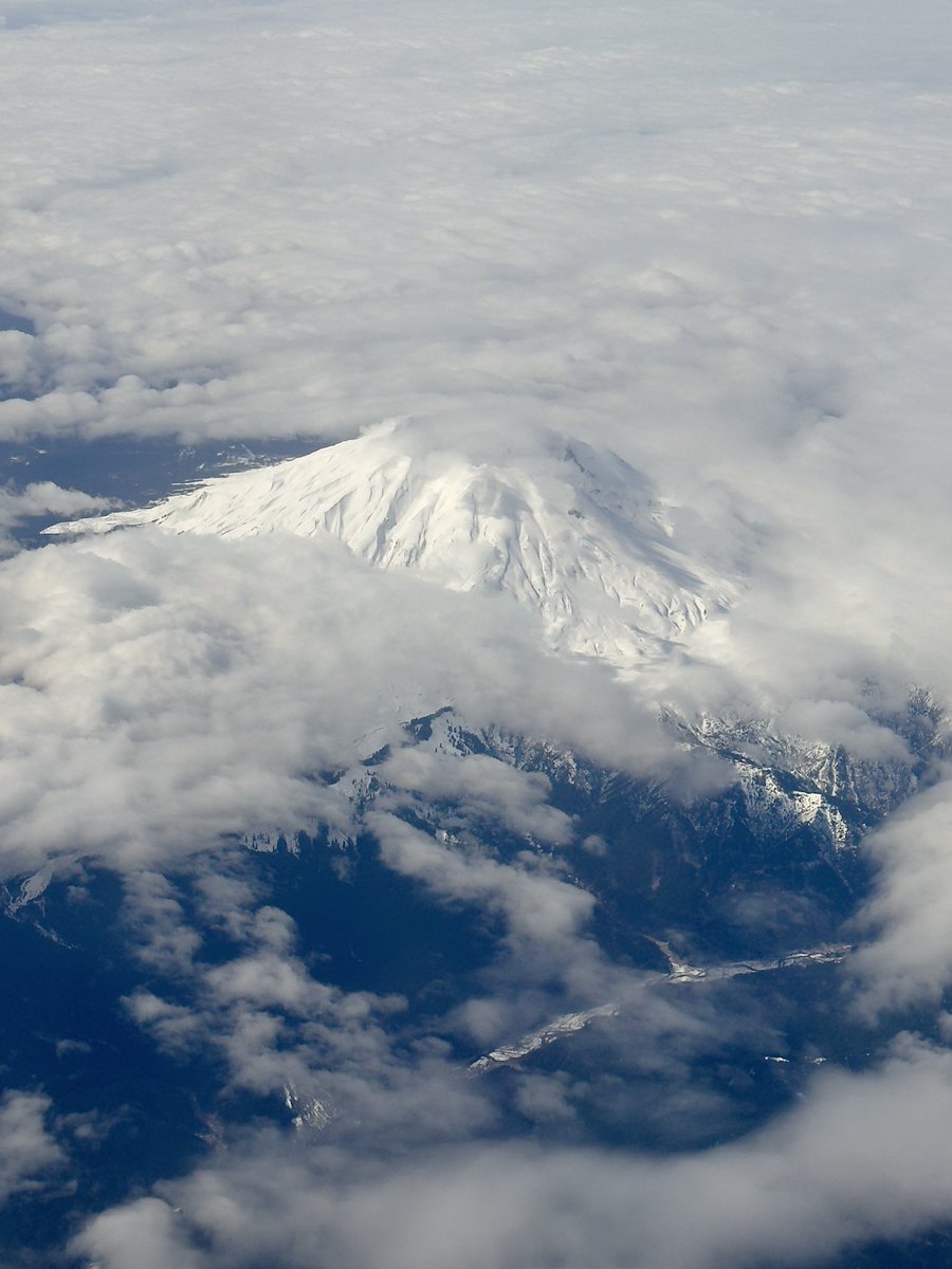 From the skies over Washington State today. We like to say 'the mountain is out' #Rainier #Tahoma