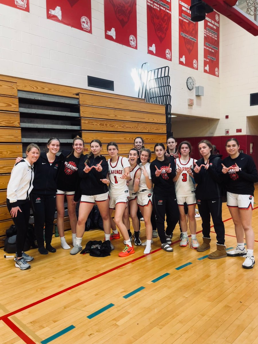 Love this team! Bringing the ENERGY and GRIT today vs Hamburg! Big ‘W’ 74-54.. moving on to Semi’s 💪🏀 Corry 26 E. Glaude 9 A. Glaude 21 Heary 6 Meichenbaum 12