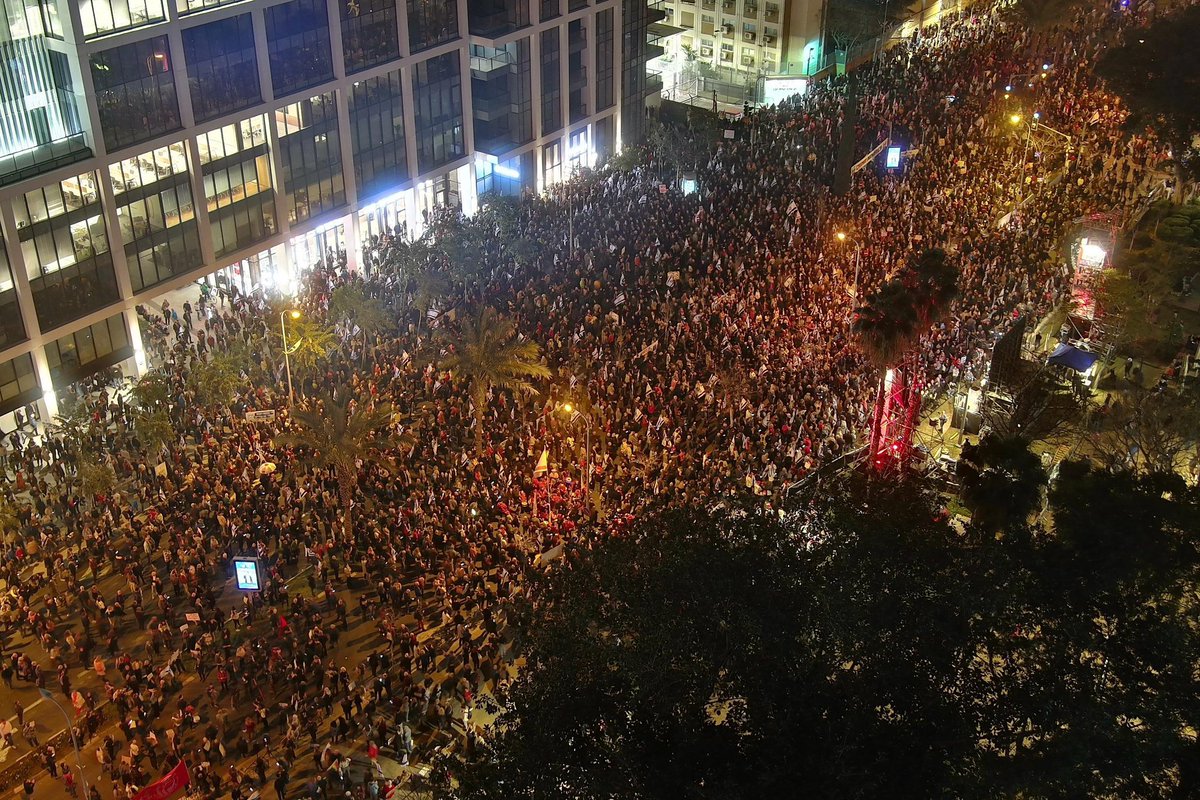 É a Paulista lotada de gente pra defender o bandido de estimação? Não, é a manifestação em Israel (Tel Aviv) lotada de israelenses contra Netanyahu

LULA TEM RAZÃO