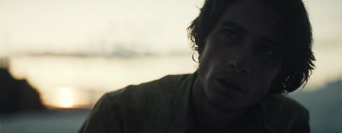 es que hay tantas tomas... 
600 horas de material filmado....  10 películas diferentes posibles. 

#LaSociedadDeLaNieve