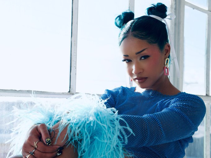 I&rsquo;m late but it was my birthday a week ago!!!! Weeeeeee I&rsquo;m a cougar rawr 🐯  Photography: @justicemooks<a href="/tag/tbt"class="tags"><span>#tbt</span></a>