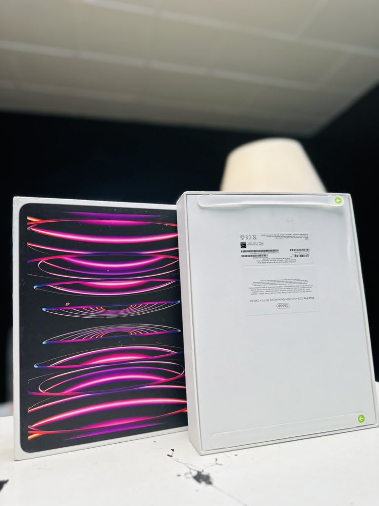 PhonesCelebrity's tweet photo. 2022 IPad Pro
M2 chip
12.9inch 
WiFi + Cellular 
256gb

14500gh

#ipadpro https://t.co/EMjs9MwVH6