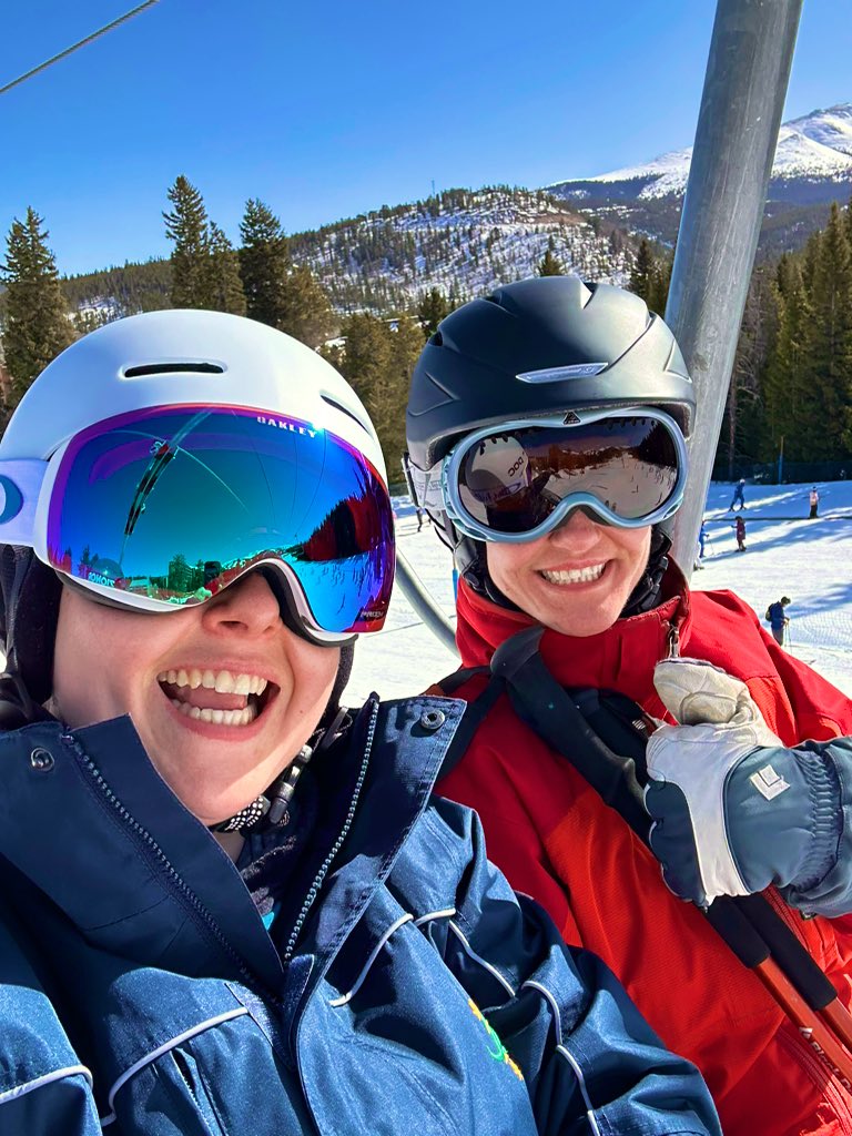 All smiles at 12,000 ft - the best collaboration meetings are held on chairlifts @BazalovaCarter ! 

So pumped to be attending and presenting at my first #WIMP2024, oh and the snow is great ⛷️⛄️

#medphys #radiology #AAPM