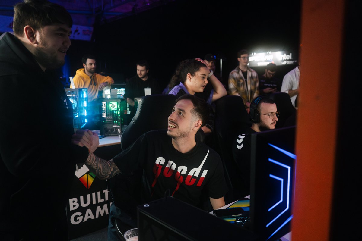 .<a href="/kennyS_/">kennyS</a> and <a href="/RpKTANKK/">Cédric Guipouy - RPK MOTORSPORT</a> 1v1'ing with their fans at #EPIC41 with <a href="/IntelUK/">Intel UK</a>  to see if anyone has the skill to match them⚔️

📷<a href="/Sav_FM/">Ryan</a>

<a href="/tradeit_gg/">Tradeit</a>