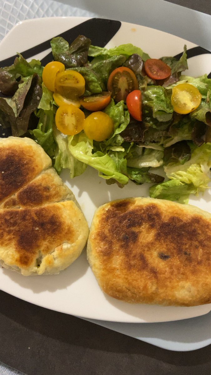 Mallauuuw's tweet image. Mes délicieuses pastillas au boeuf maison ! 🥰