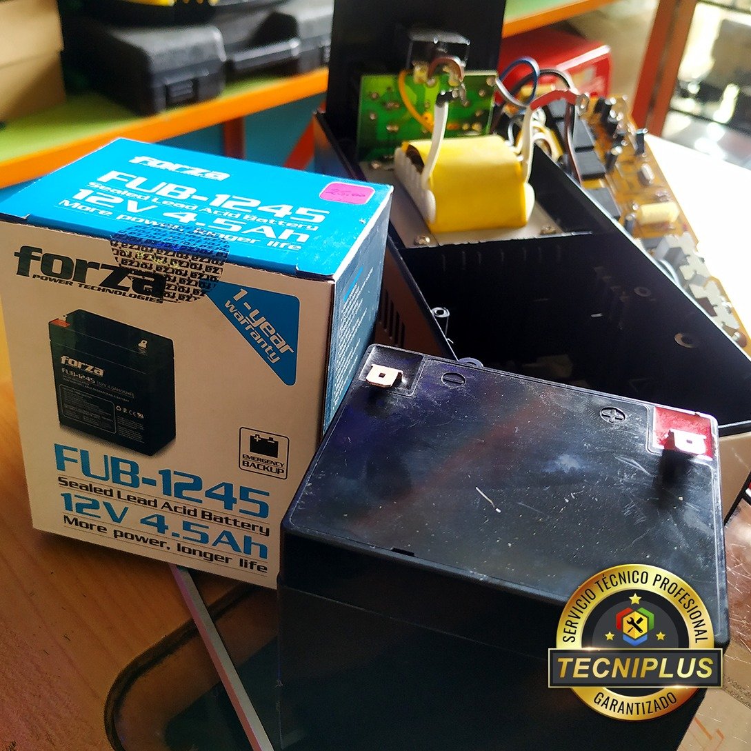 Extendiendo la vida útil de los UPS de manera exitosa.

New battery <a href="/ForzaON/">Forza UPS</a> de 12V a 4.5Ah. 😎
Recuerda proteger tu Pc de bajones, o cortes abruptos de energía con 15 minutos de respaldo, guarda tus trabajos y apaga el equipo de manera correcta. 

→ linktr.ee/tecniplus.ec ❤️