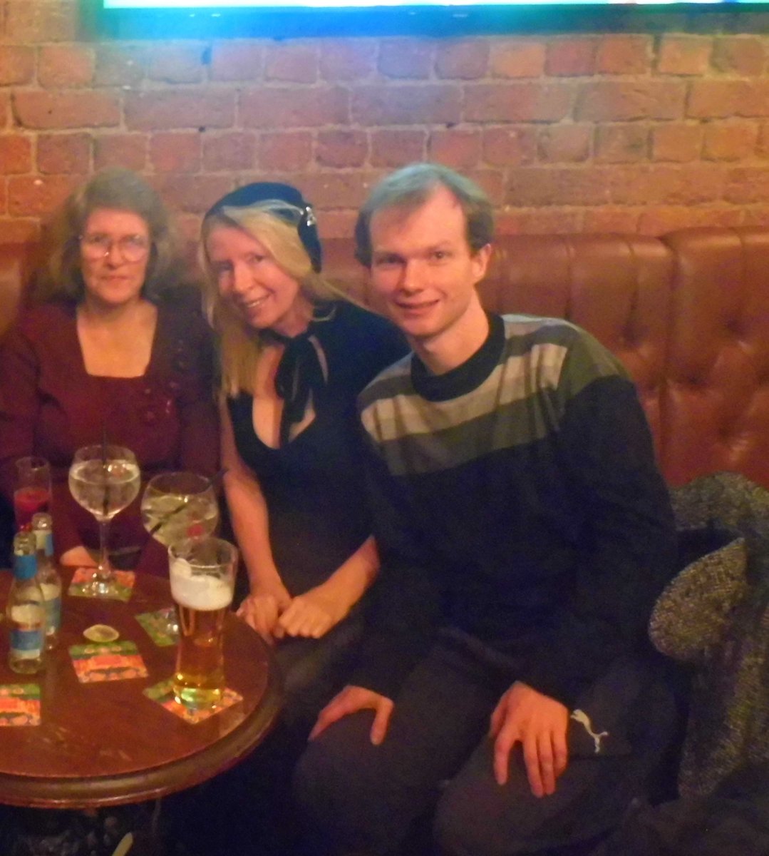 oldpicposter's tweet photo. At the Bridewell Pub #Gintonics #drinkresponsibly https://t.co/12ntGVd824