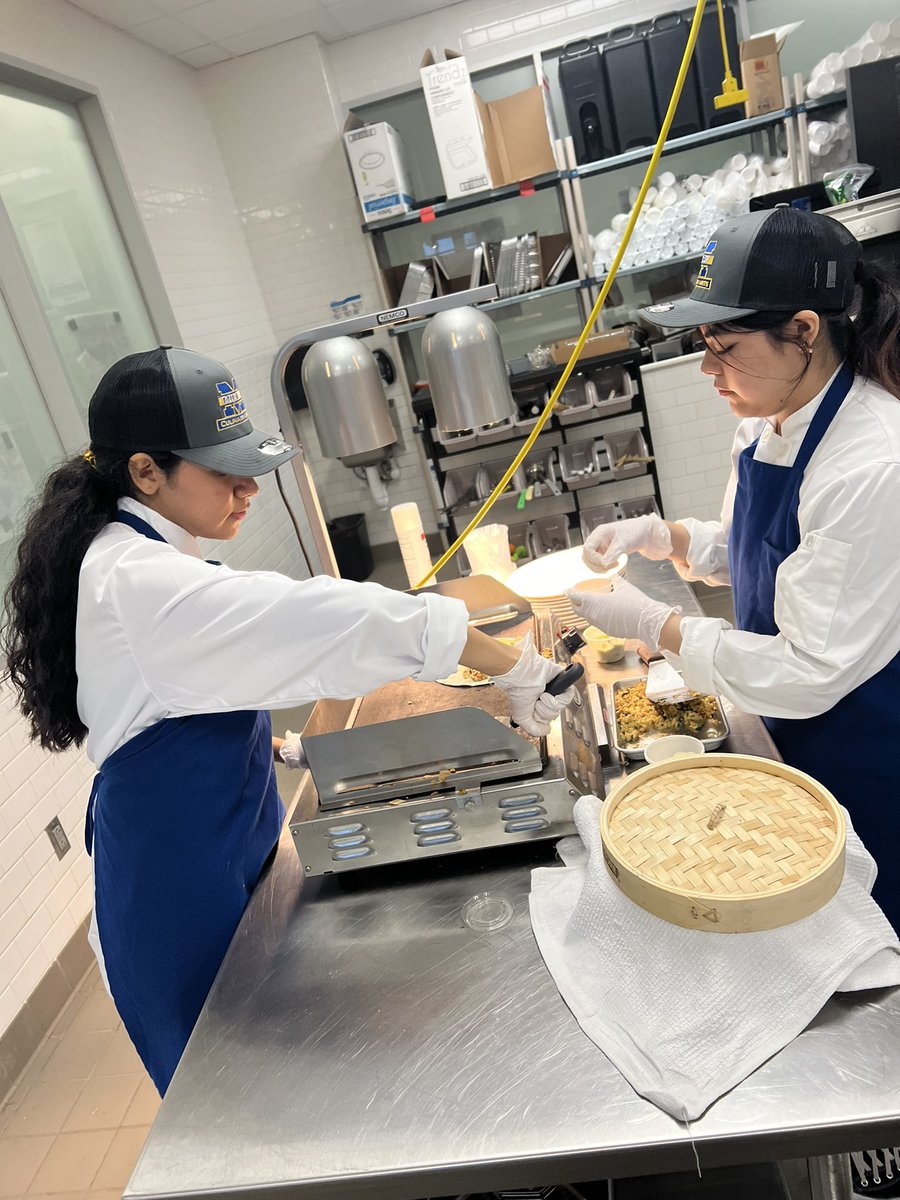 CulinaryMilby's tweet photo. Busy Saturday for our culinary kids. ProStart Practice and NASA competition!!!! https://t.co/g9T5OxQw3T