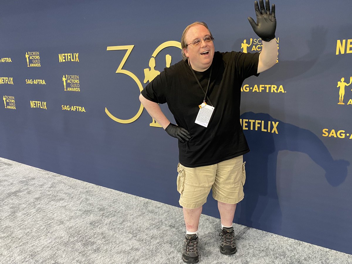 FrontRowFlynn's tweet photo. Almost time for #LiveFromE! at the 30th annual #SAGAwards at #TheShrineAuditorium.
All your favorite film & TV #actors , and a lot of nekkid statues. 🙌🏻🤩
#SAG #SAGsNetflix #SAGs.
#frontrowflynn #awardseason #2024SAGs #Hollywood https://t.co/0NoY5ywxH2