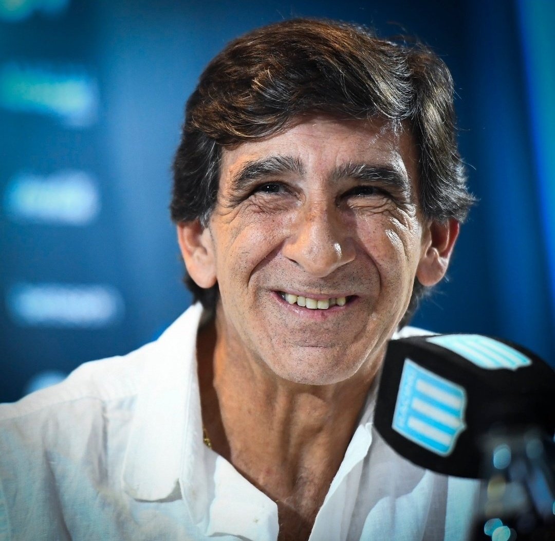 "Si quieren brillo que me lustren la poronga"

🎙️✍️ Gustavo Costas en conferencia de prensa.