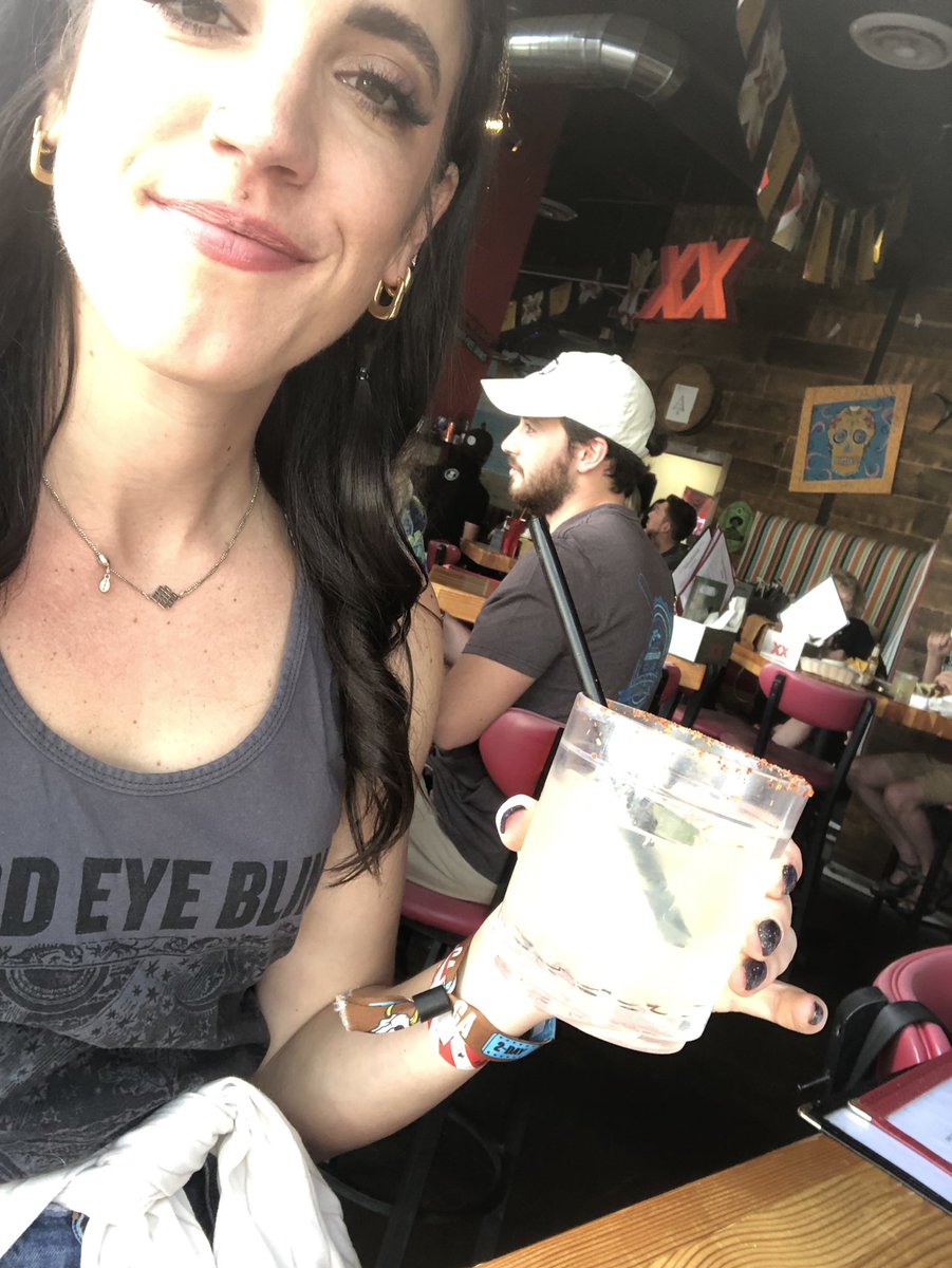 kwalla18's tweet photo. Quick lil cross-country flight for some southwest margs and @ThirdEyeBlind https://t.co/5c3iuOQyNB