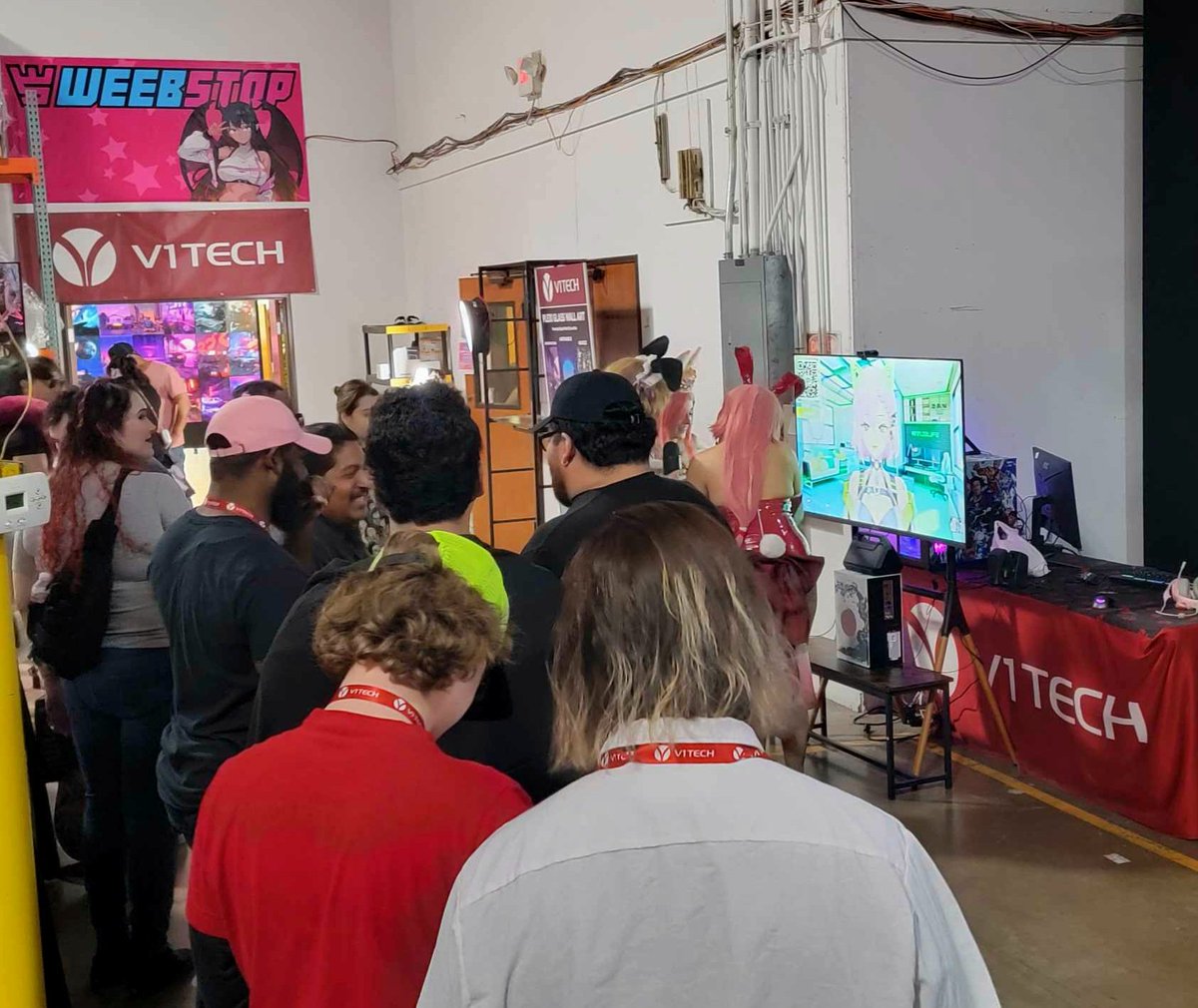 Annjelife's tweet image. Day 1 Meet &amp;amp; Greet Complete!! 💪
Thank you so much to everyone that came by!! The line was so insane at some point, but I&apos;m happy I got to meet you all in the time we had! 

Tysm to @TheWeebStop for having me and being a great host!! 

🤠👢See you again tomorrow, Texas!