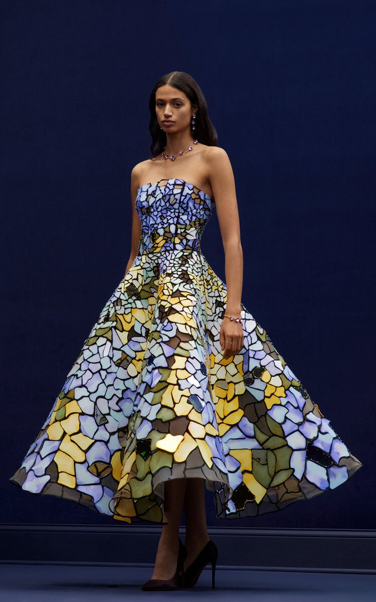 The 'stained glass' masterpieces of #odlrfall2024 💙💛💙 @OscardelaRenta & @modaoperandi 

#OscardelaRenta #fashion #Fashionista #fashionblogger #fashionstyle #fashionable #fashioninspo #style #Styles #styleinspo