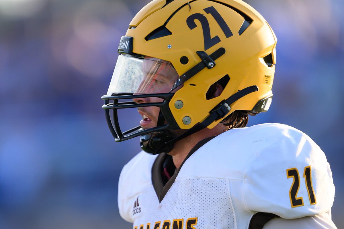 Coaches, my DMs are still open!!

-Class of 2024

-4 year varsity starter and 3 year captain

-1st team All State Linebacker

-MLive Bay City Defensive player of the year

-League MVP