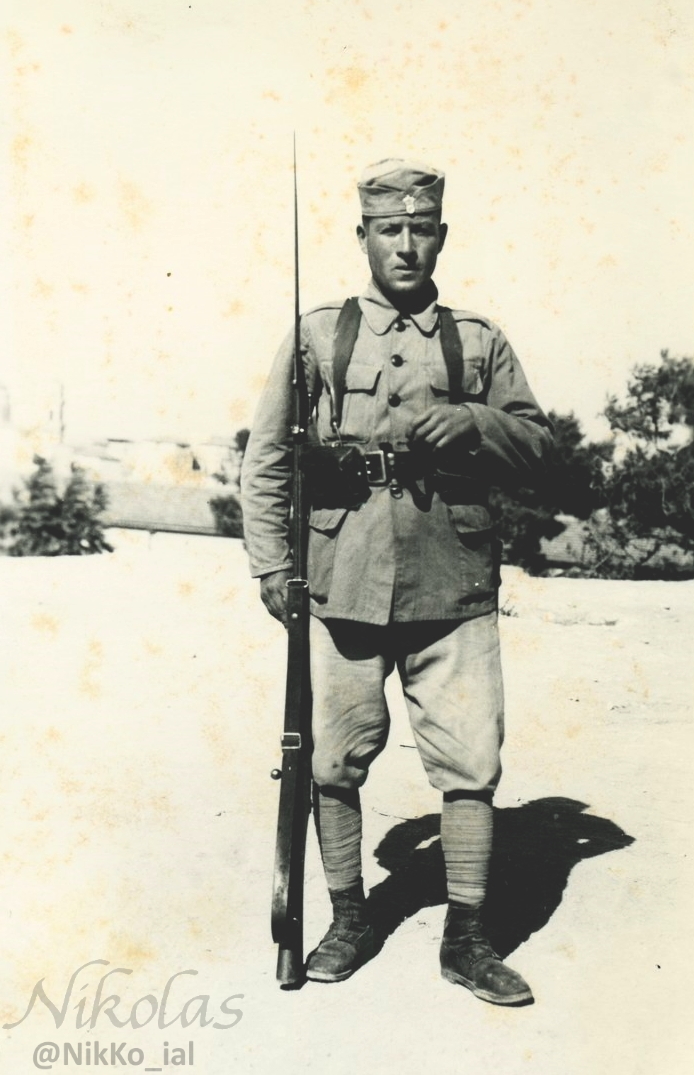 NikKo_ial's tweet image. Greek soldier, Crete 1941.
Έλληνας στρατιώτης,Κρήτη 1941.
#Hellenicarmy