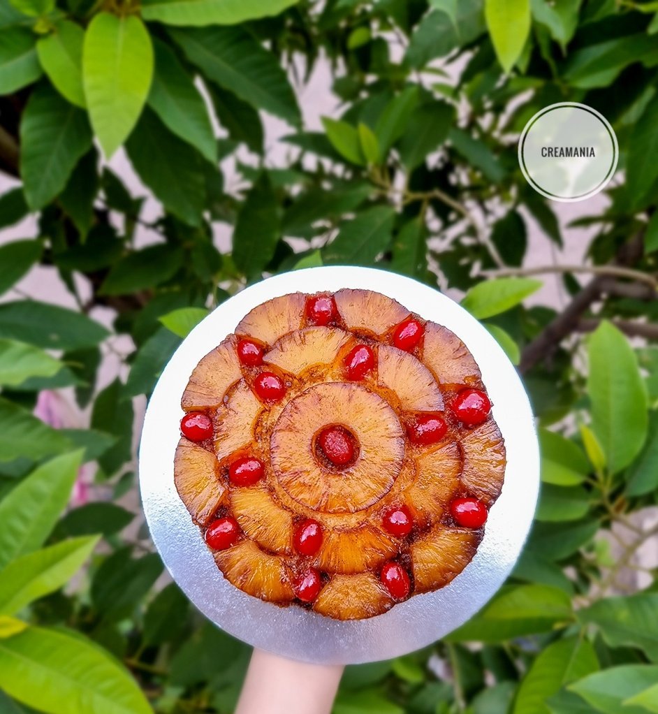 Foodlover003's tweet photo. @iamsrk HOPE TO GET A REPLY SIR.
It's been a month I'm seeing you in my dreams where am serving u my most loved bakes: Vintage Pineapple Upside-Down Cake &amp; Zero-Sugar Date &amp; Walnut Muffins. I couldn't stop myself from smiling☺️
Can you make this dream come true, please?🙏#AskSRK https://t.co/eyId5UW4Ab