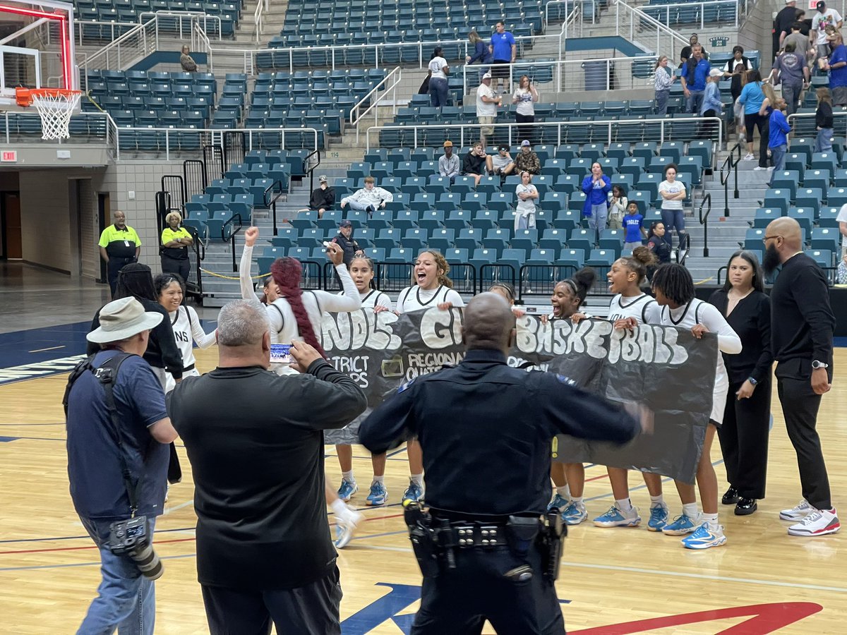trhsathletics1's tweet image. We WIN at THE DEN 🏀🦁🏆 Our @RandleGBB are headed to the State Tournament in San Antonio!!! Way to #DefendtheDen ladies! Keep Standing on Business!! #SOB 
@CoachWestbrooks @CoachDWash1 @BrianRandle40 @montelongo_john @RandleHS