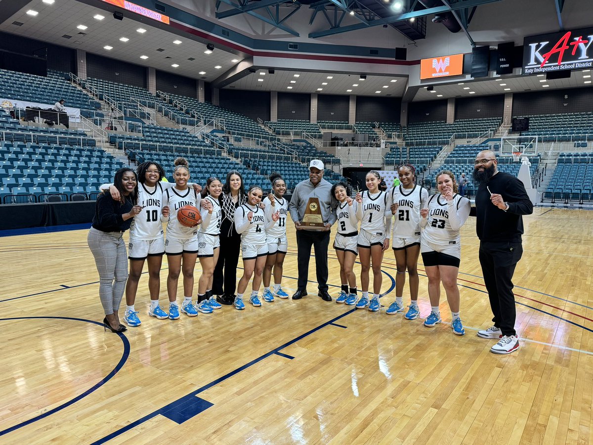 RandleHS's tweet image. Huge win today for our girls' basketball team! 🏀🎉 They played their hearts out and secured another victory! Way to go, Lady Lions! 🦁👏 #Victorious #GirlsBasketball