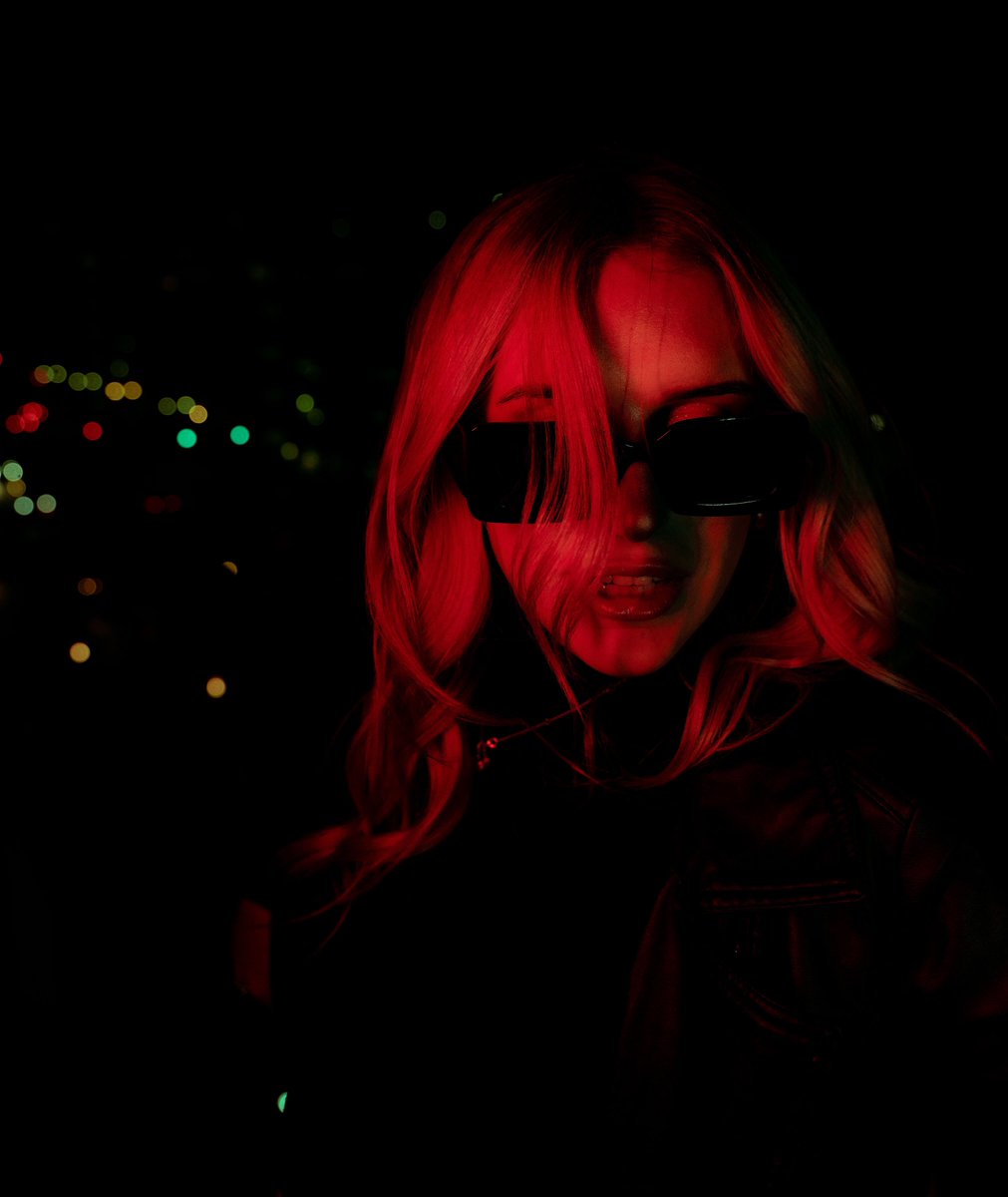 koryhowell's tweet photo. •Plays Moody playlist• https://t.co/XXZlzbjGDy