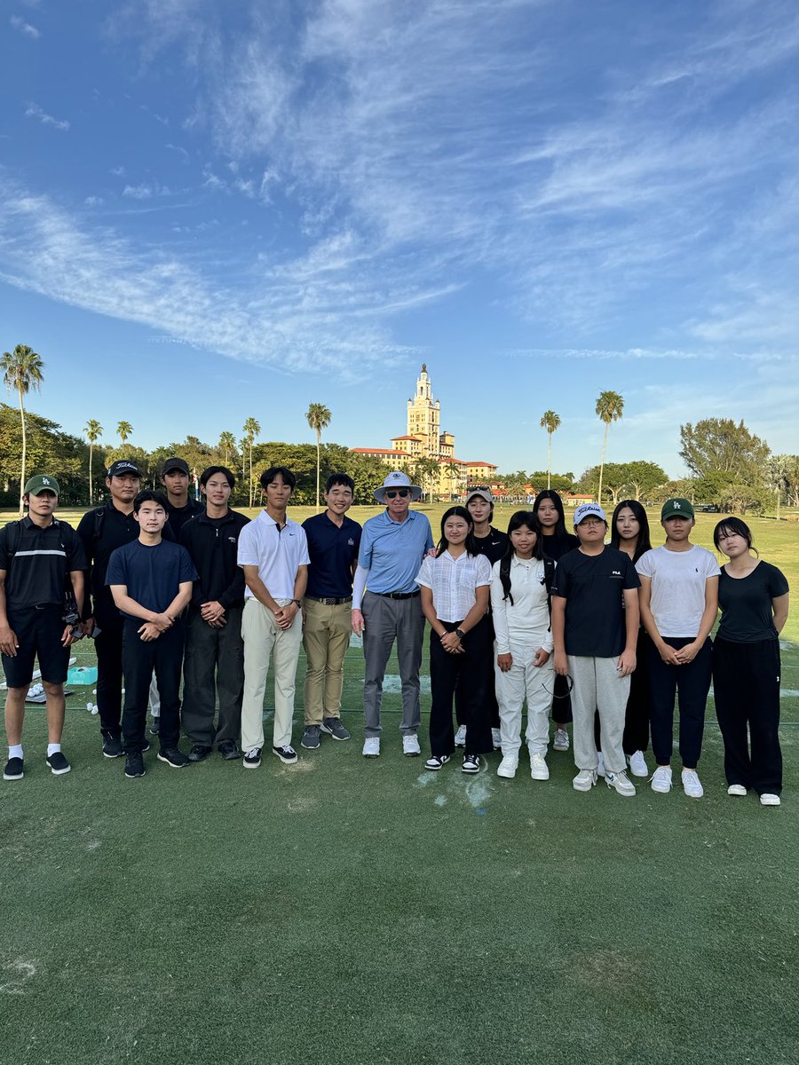 Joseph Kim, who runs my Golf School in Seoul South Korea brought his juniors over to see me tonight. So great to meet all of them! Some excellent players right here. ⁦@BiltmoreHotel⁩ ⁦@JonTMcLean⁩ ⁦@GolfByGrayson⁩ ⁦@Titleist⁩ ⁦@sqairz⁩