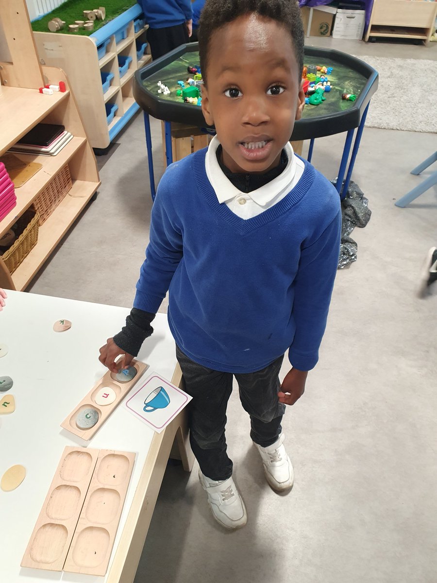 StJohnsPSAyr's tweet photo. P1 have enjoyed word building and reading words using their initial sounds and new digraphs sh and ch in lots of fun different ways #playistheway #funphonics https://t.co/9f6nmby1hi
