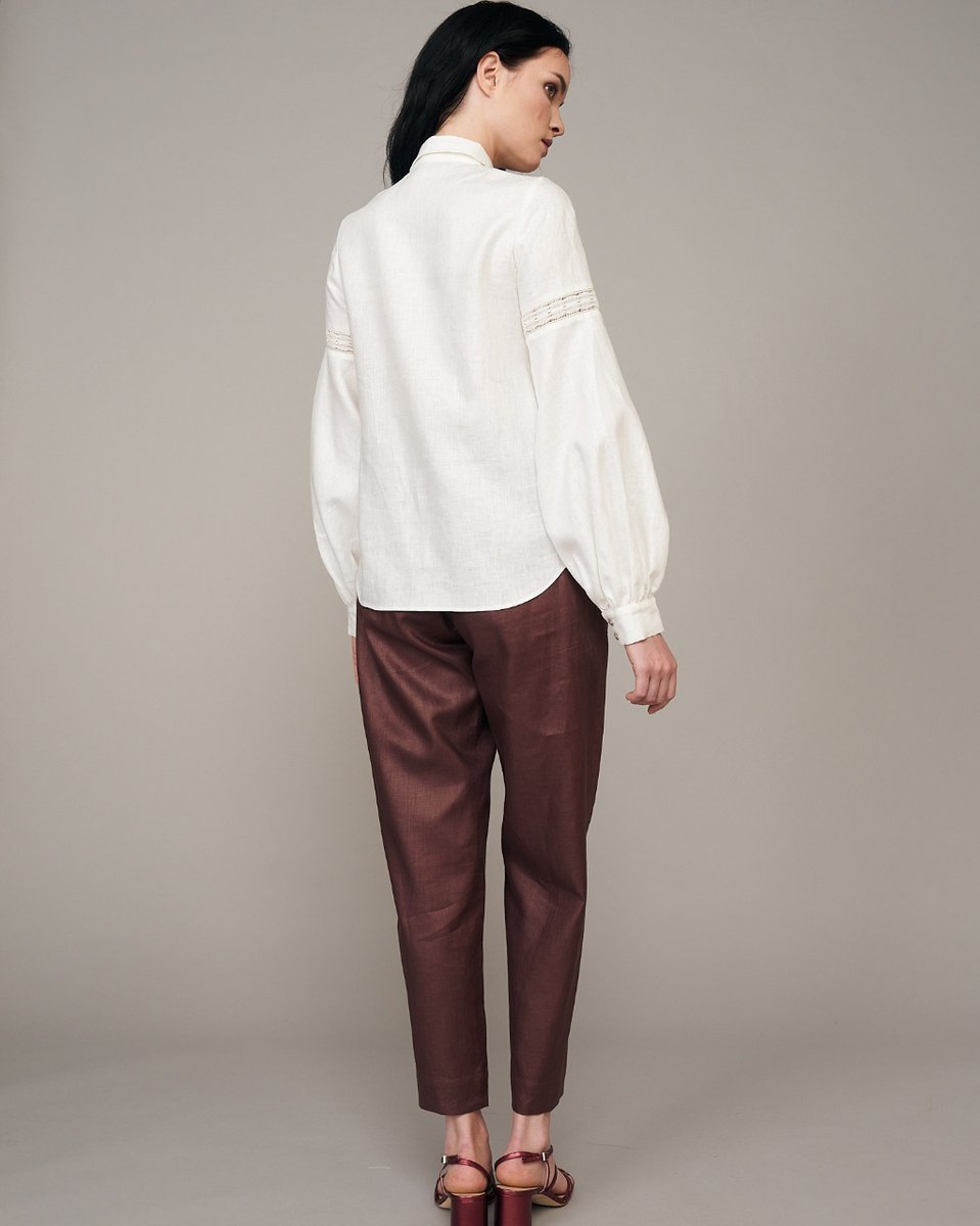 ira__lysa's tweet image. 🌟 Experience the soft embrace of Ira Lysa's Moscato Lace Trim Blouse. The delicate linen lace trim and puff sleeves offer a perfect blend of femininity and structure. A timeless piece for any occasion. #FeminineElegance #StructuredStyle