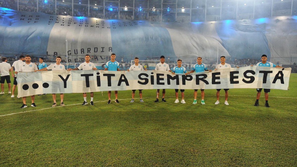 rodriisolanoo's tweet photo. Ojalá les sirva de ejemplo para darse cuenta de que a los pibes de inferiores hay que dejarlos jugar al fútbol y cuidarlos, nunca abusarlos. Siempre del Predio Tita, siempre amados, nunca abusados. https://t.co/TbASF6GkrT