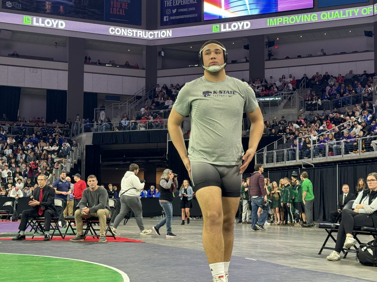 Time for the last match of the night. Navarro repping Kansas State