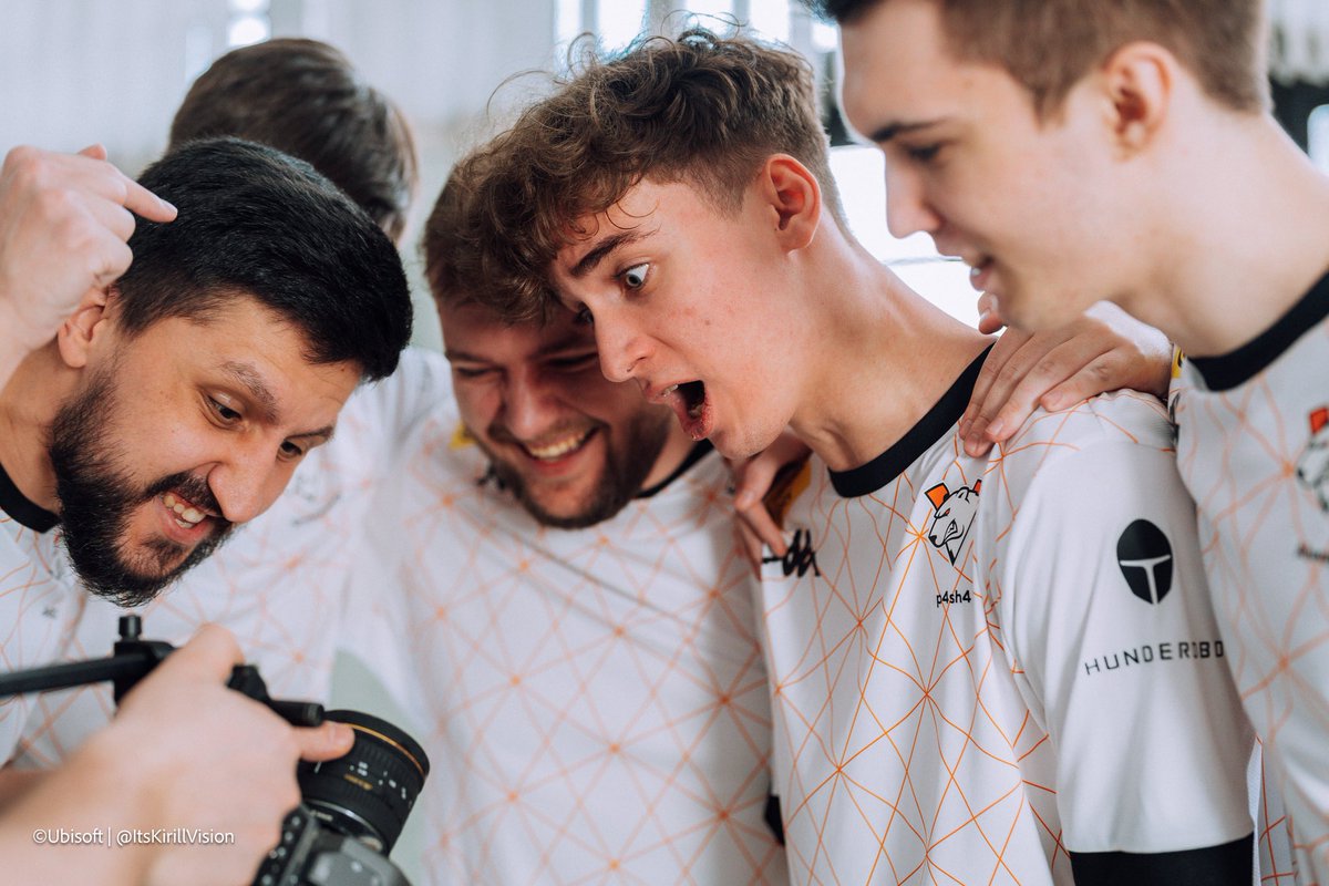 I have a lot e-sport in my life, but the emotions I get from these guys’ games are FUCKING INCOMPARABLE. You make the Brazilian stadium sit in complete silence, you make people fall in love with you year after year.

BEST TEAM IN THE WHOLE WORLD❤️

I love Siege. THEIR Siege.