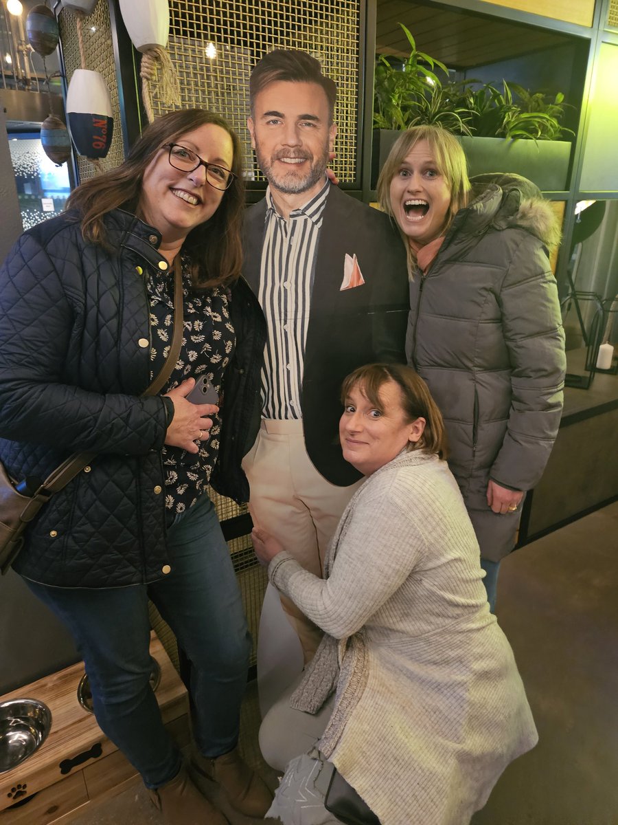 <a href="/GaryBarlow/">Gary Barlow</a> we found you! #snapwithtakethat #westcountrywonders <a href="/clarebidgood/">Clare Fenwick</a> <a href="/lindseyforster2/">🎶Lindsey⫩Forster🎶</a>