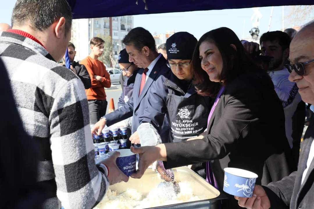 Aydın Büyükşehir Belediye Başkanımız Sn. Özlem Çerçioğlu, İl Başkanımız Sn. Hikmet Saatçı ve İlçe Başkanımız Sn. Süha Bayırlı ile birlikte Cumartesi pazarında esnaflarımız ve vatandaşlarımızla buluştuk.

#BirlikteGüçlüyüz
#EfelerBizim
#İşimizGücümüzEfeler