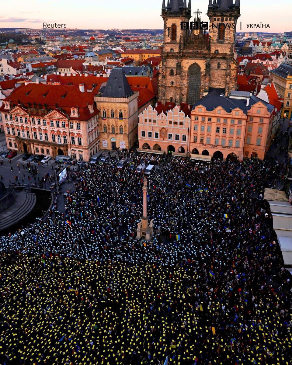 Out of all the rallies supporting Ukraine worldwide today, this in Prague stands out 🇺🇦🇺🇦🇺🇦