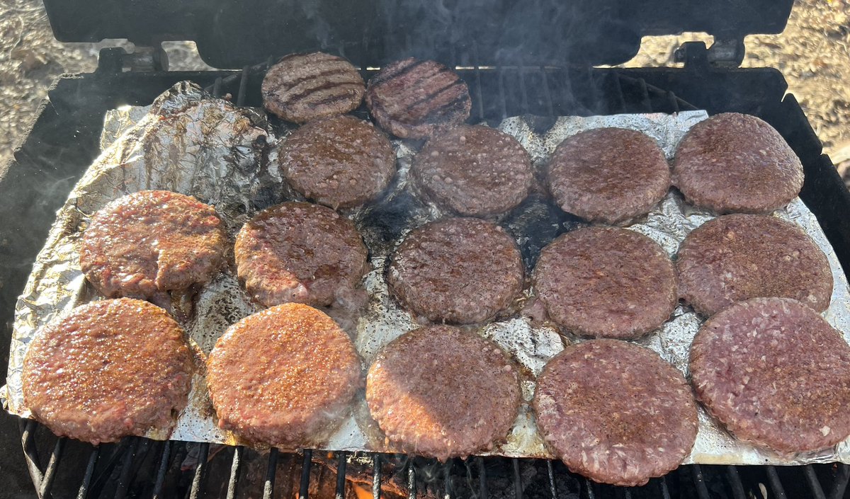 joni_kennedy's tweet photo. Day 24: Starts with the Letter Y #yummy #burgers #grilling #foodie #foodporn #foodie #FebruaryPhotoChallenge #PhotoOfTheDay #photochallenge #februarychallenge #winter2024 #winter #february2024 #happylife #fmspad @fatmumslim #FebruaryheartsbringMarchparades https://t.co/pXgpt7IEah