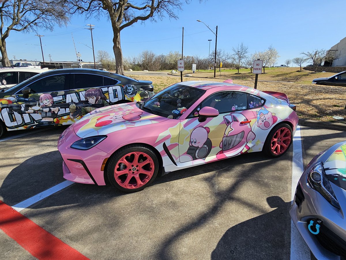 CaerwynMontale's tweet image. Got an email that said I could pick up my badge for WeebCon early at the V1Tech company location a few days ago.

So I decided to go today and pick it up and I found out they were hosting a mini convention called WeebStop!

#weebstop #v1tech