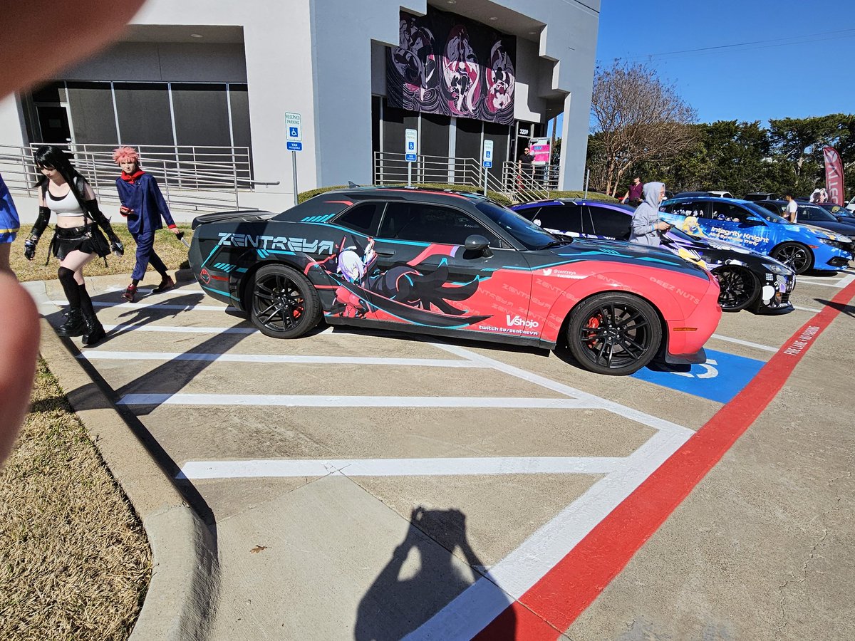 CaerwynMontale's tweet image. Got an email that said I could pick up my badge for WeebCon early at the V1Tech company location a few days ago.

So I decided to go today and pick it up and I found out they were hosting a mini convention called WeebStop!

#weebstop #v1tech