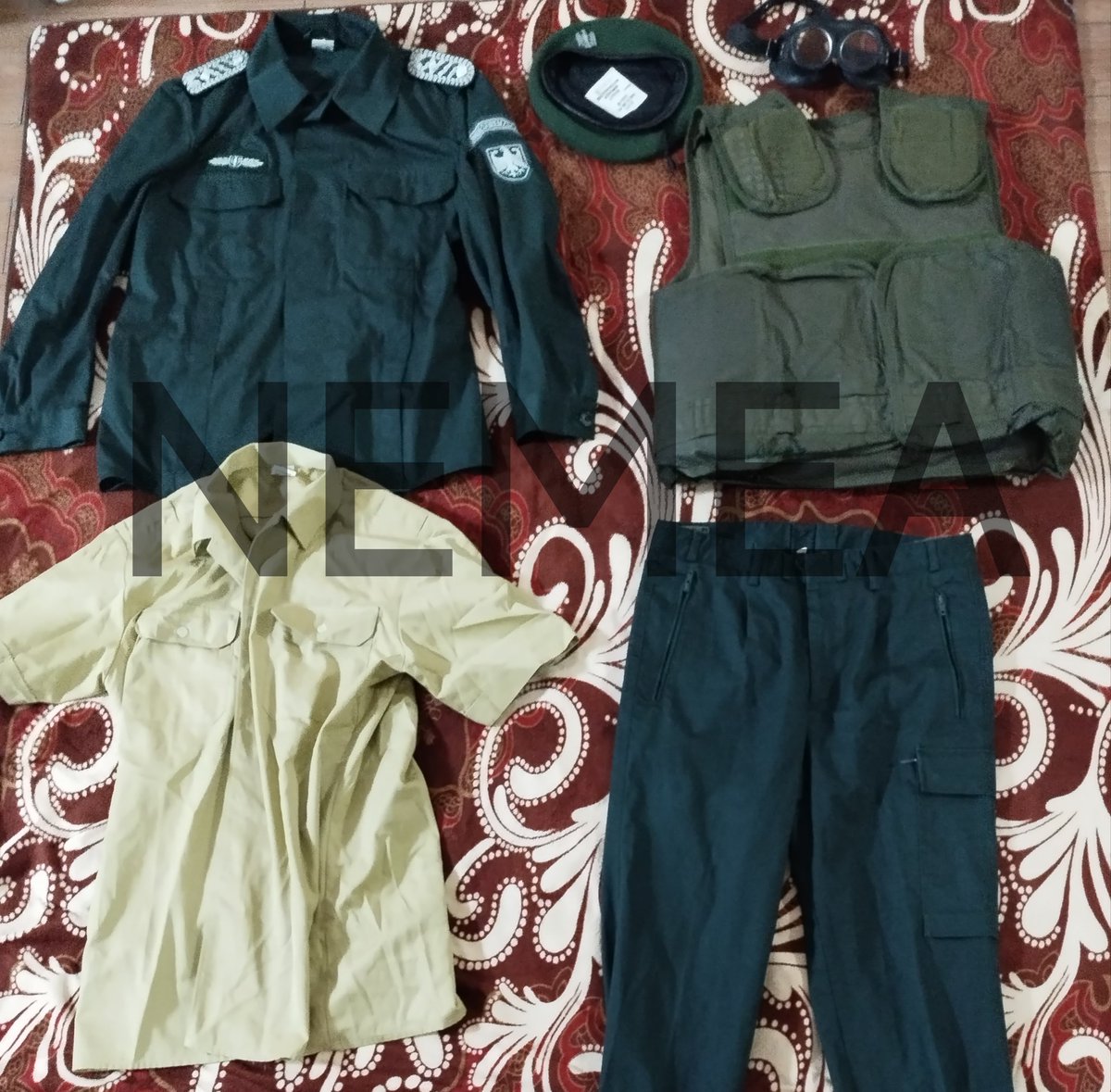 0BruceBay0's tweet photo. some GSG9 oldschool kit https://t.co/AzjZIxq9xe