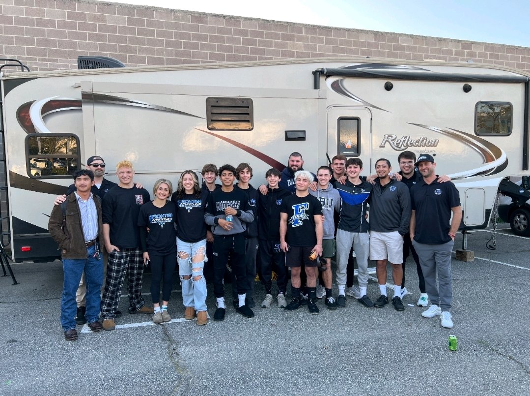 FrontierWrestle's tweet photo. The Titan season ended tonight with Miguel Estrada finishing in 4th place.
Seniors Abby Jimenez and Levi Mazzei both finished their season in the bloodrounds. 
The Boys finished in 21st place as a team.

#allin #titanstrong #riseofthetitans https://t.co/r9FFS7X8Gf