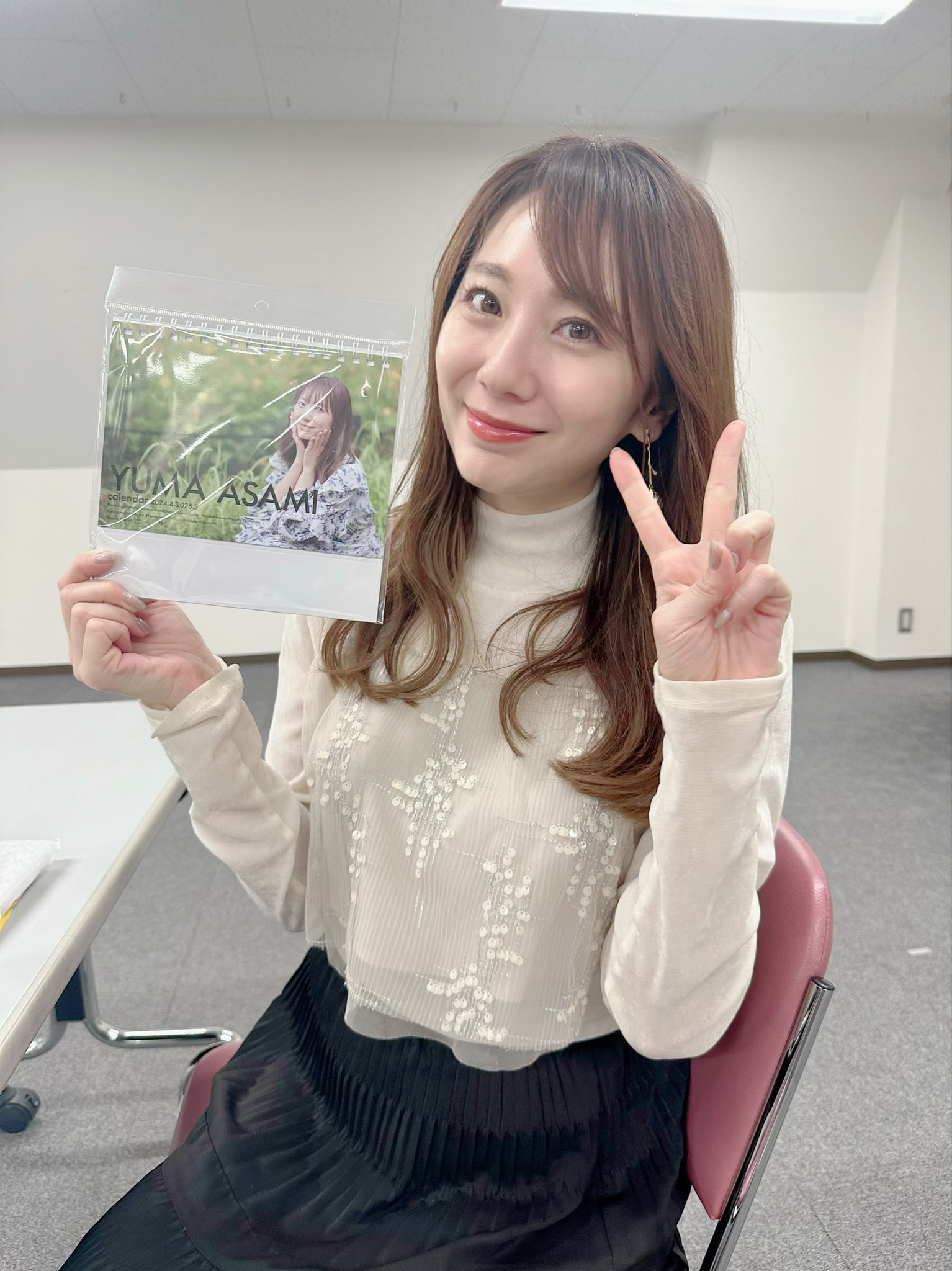 麻美ゆま　スカート 本日📣こちら💁‍♀️ 16:30〜書泉グランデさんにて、 4月始まりカレンダーイベント✨  生憎のお天気ですが、足元にをお気をつけていらしてくださいね🥹 みなさんにお会いできるの楽しみにしてますっ🥰 買い忘れたー！  って方もプラーッと来ていただいても ...