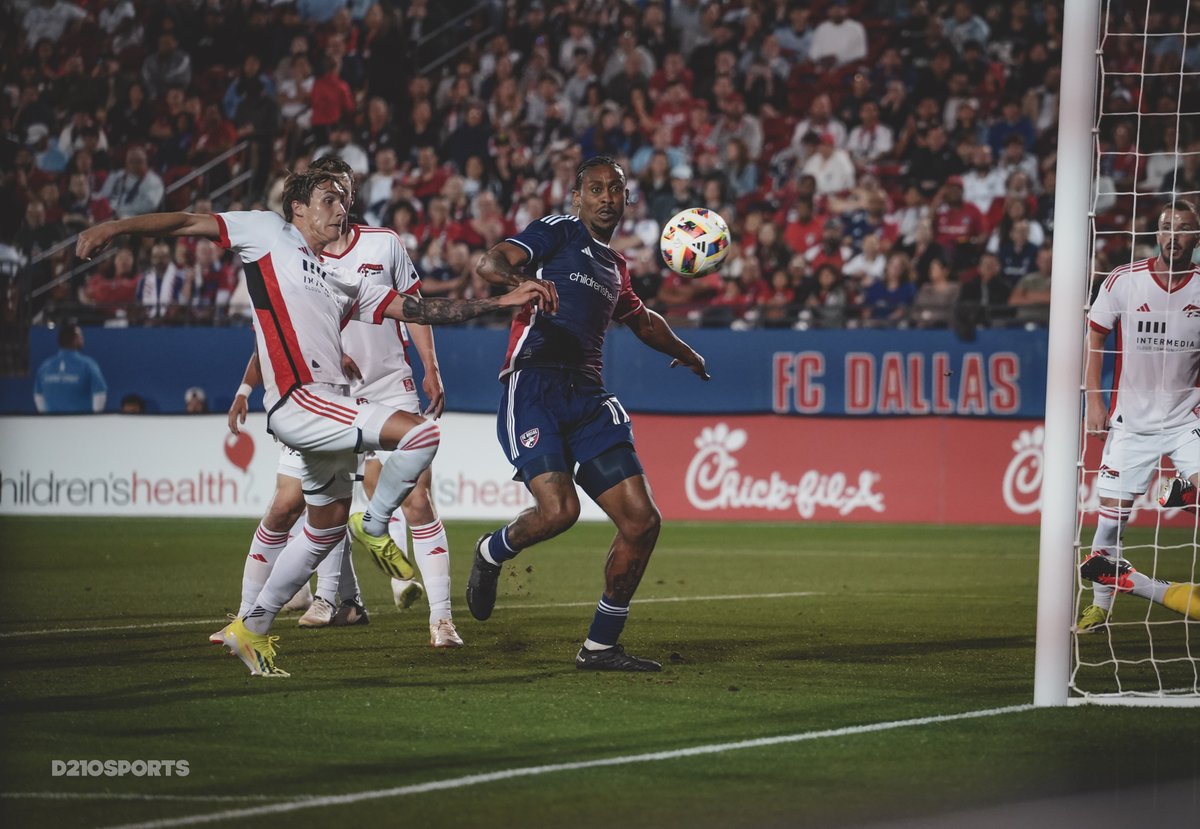 D210S's tweet photo. FC Dallas wins its home opener against San Jose, 2-1.
#DTID #SANvsDAL https://t.co/Z77Tu3vnLc