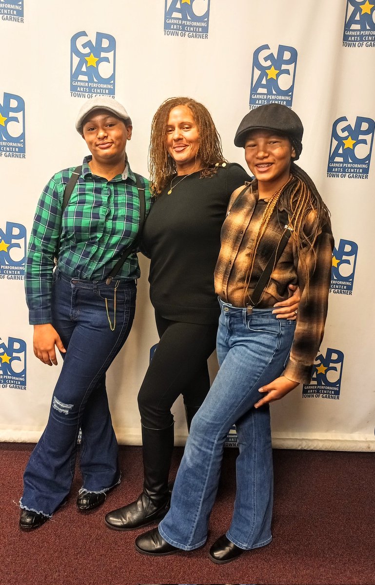 Gabrielle & Ashlynn tweet media