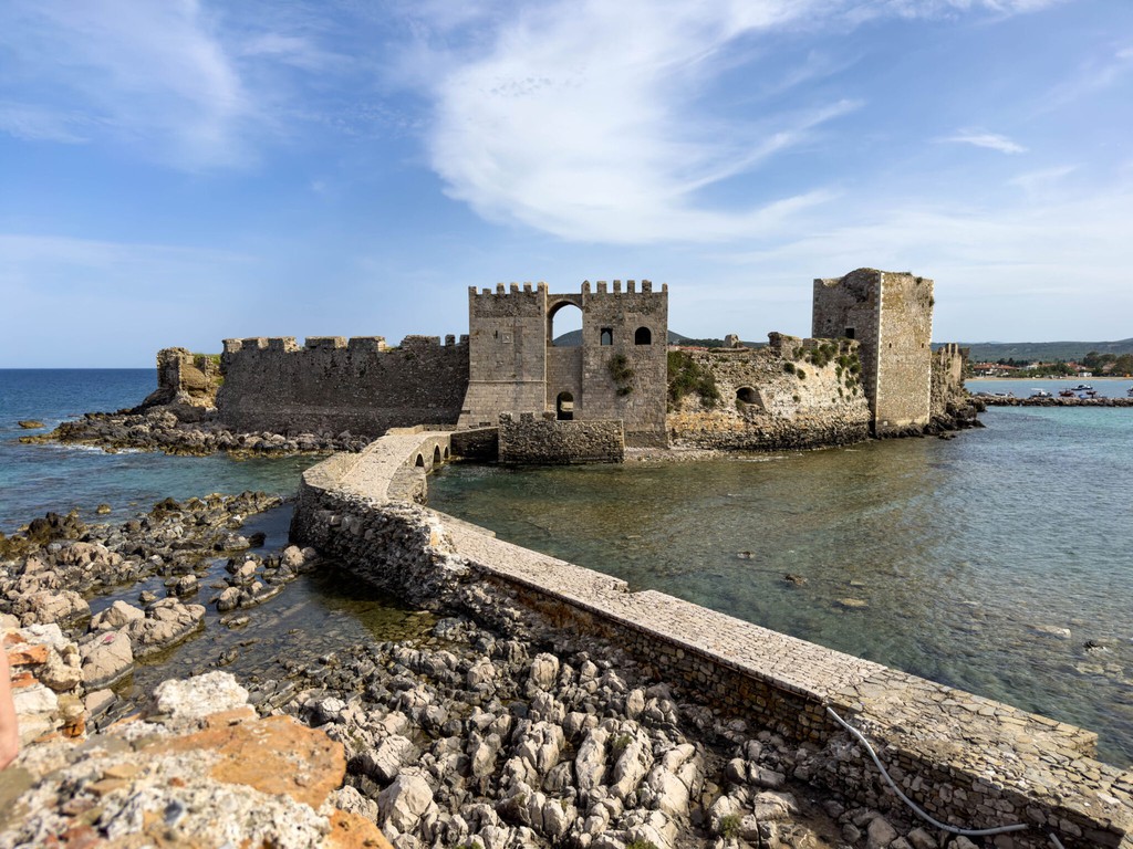 corinnevail's tweet photo. Behold the grandeur of Methoni Castle 🏰 and its Venetian charm. Stand where knights and pirates once stood! #CastleExploration #EpicViews
Read more 👉 https://t.co/eYqSclAW8L https://t.co/4H0zeY6Nt9