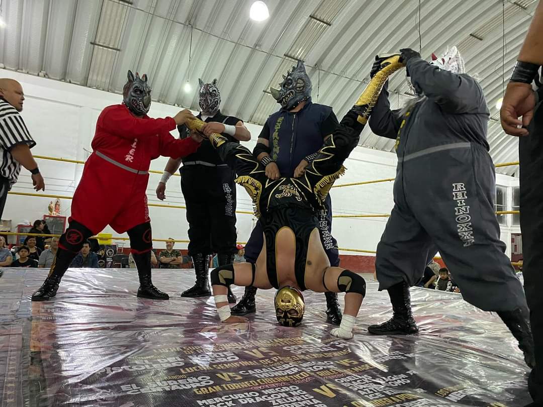 LaTijeraLucha's tweet image. La lucha súper estelar de #LuchaLibreCM queda sin resultado, ya que tanto #RhinoxxxCrash como #LosDelRancho son interrumpidos por #LaOrdenDelDiablo, 4 jóvenes que entre sillas y mesas vinieron a interrumpir la lucha de #RhinoExtreme, #RhinoCyber, #RhinoCrazy y #RhinoKiller ...