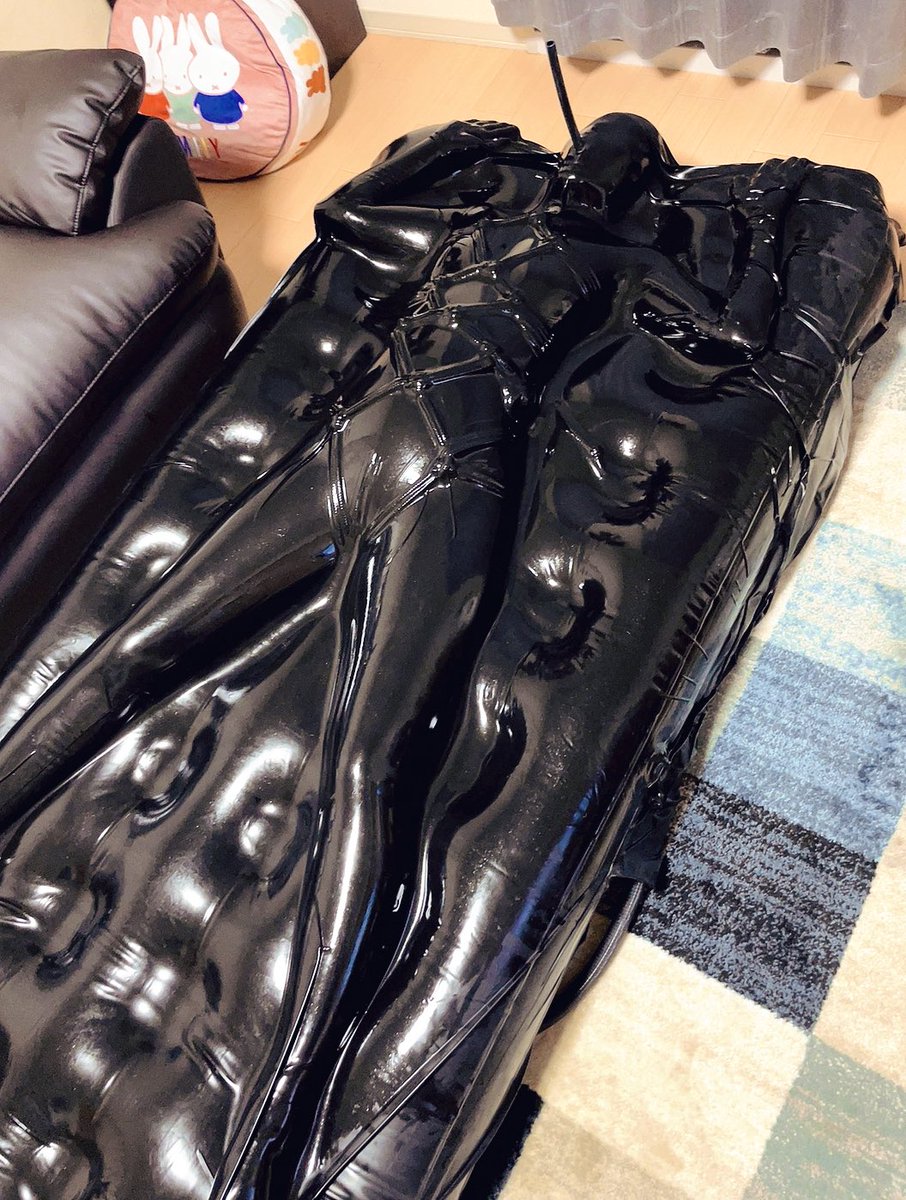 amakarafufu's tweet image. 妻の餡子(あんこ)と夫の辛子(からし)のフェチ活夫婦生活を日々投稿しています。
#ラバー #ラテックス #latex #rubber
#バキュームベッド #vacbed
#麻縄 #緊縛 #SM