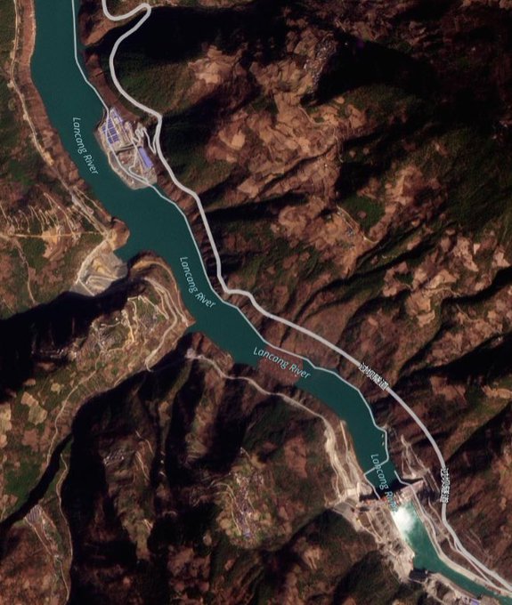 HT @aikunming : Le 12ème barrage sur le Mékong en #Chine 🇨🇳 est désormais achevé. Le barrage Tuoba Il s'agit de l'un des plus grands barrages du Mékong, mais la Chine n'a donné aucune notification d'achèvement aux pays en aval ni au @MRCMekong Image : @planet